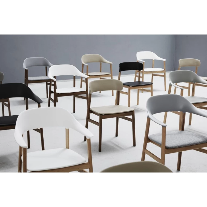 Normann Copenhagen Herit Lehnstuhl Mit Armlehnen - H 81,5 X B 60 X T 51 Cm - Grey / Eiche Natur – Bild 5