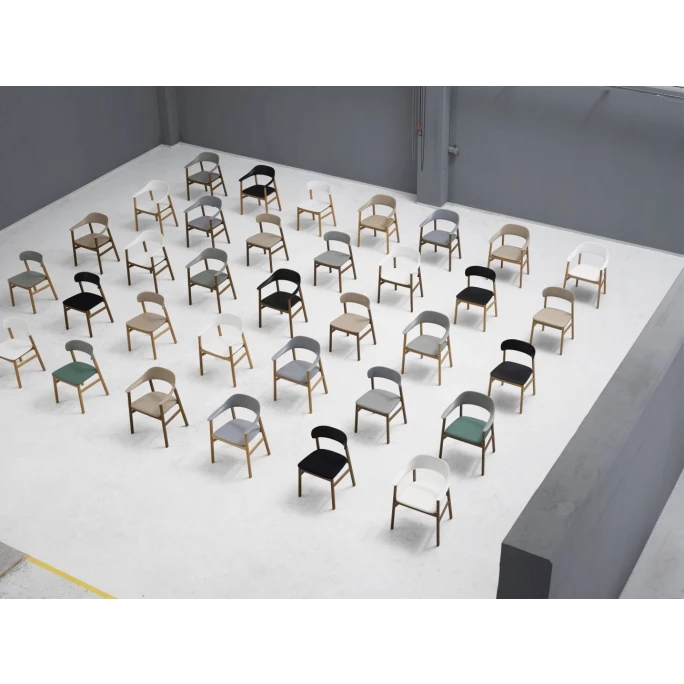 Normann Copenhagen Herit Lehnstuhl Mit Armlehnen - H 81,5 X B 60 X T 51 Cm - White / Eiche Gebeizt – Bild 6